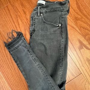 Petite Frayed  Modern Skinny Black Washed Jeans-Petite Size 4/ 27
